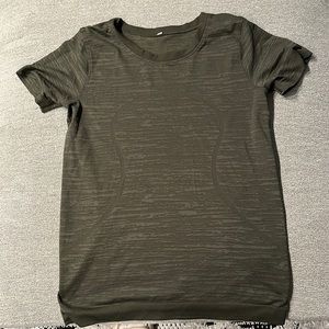 Lululemon T-shirt